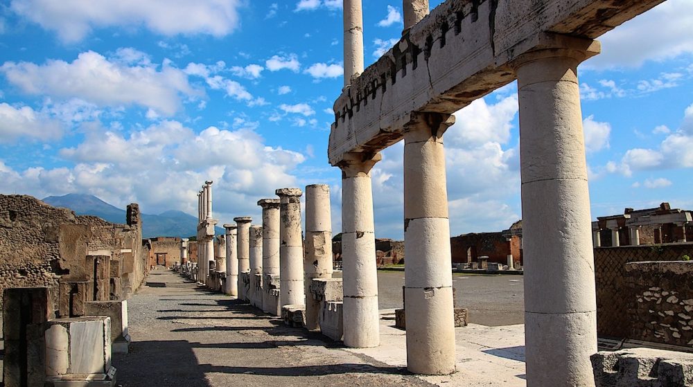 pompeii forum