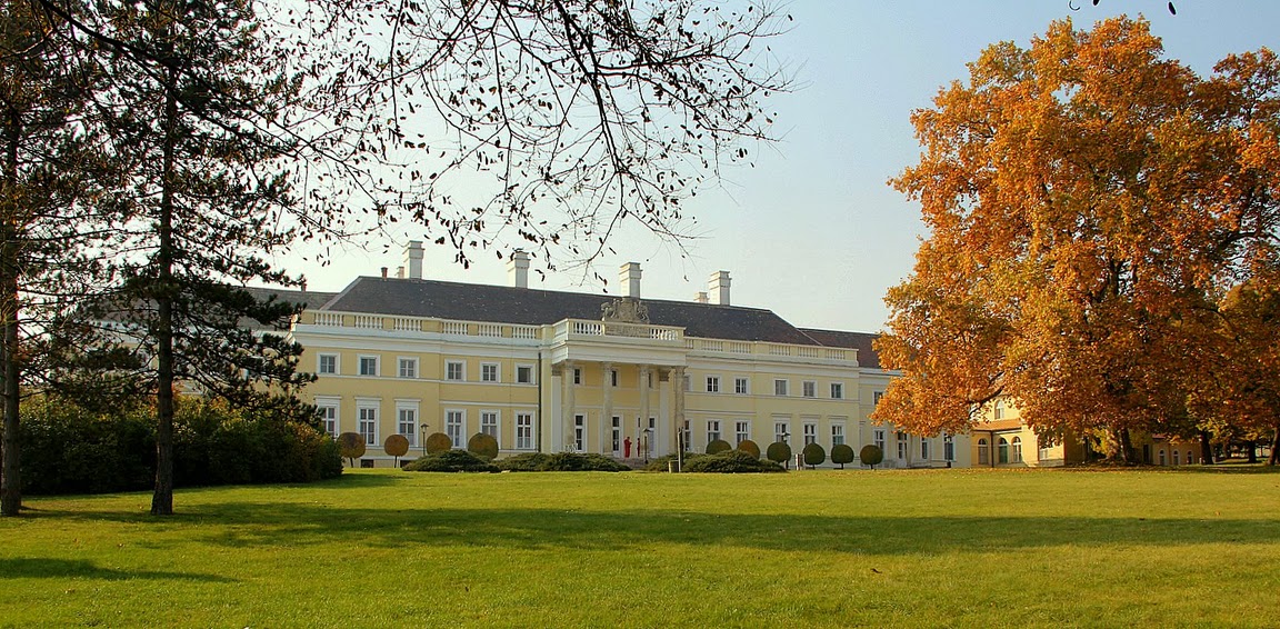 Csákvár, Esterházy-kastély A korábbi kastély helyén álló, Fellner Jakab által tervezett épületet, amely a kerti homlokzaton lévő felirat szerint 1781-re készült el, Eszterházy János építtette.