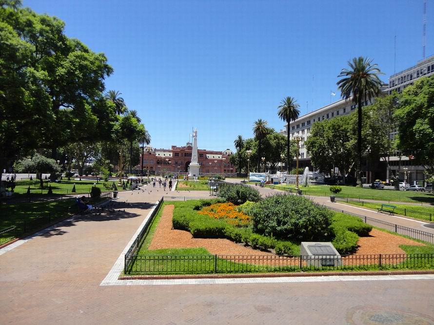 Buenos Aires Látogassunk el a tangó őshazájába, Buenos Airesbe, mely egy igazán latin hangulatú, dinamikus város és Argentína, a földrésznyi ország fővárosa.